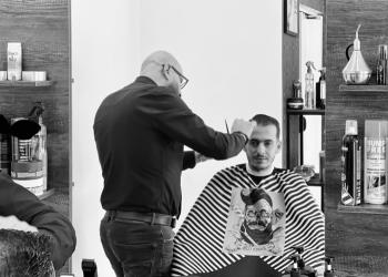 Le concept du coiffeur barbier installé chez Superfit. PETRA CONCEPT BARBER SHOP
