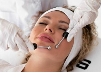 HYDRO-DERMABRASION  C'est le soin qui vous fait une peau neuve.